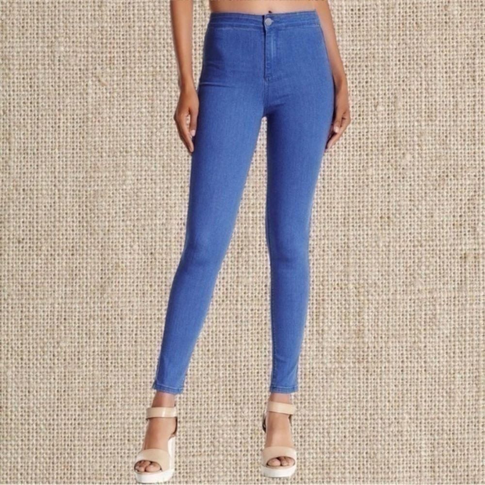 High waisted stretchy blue jeans